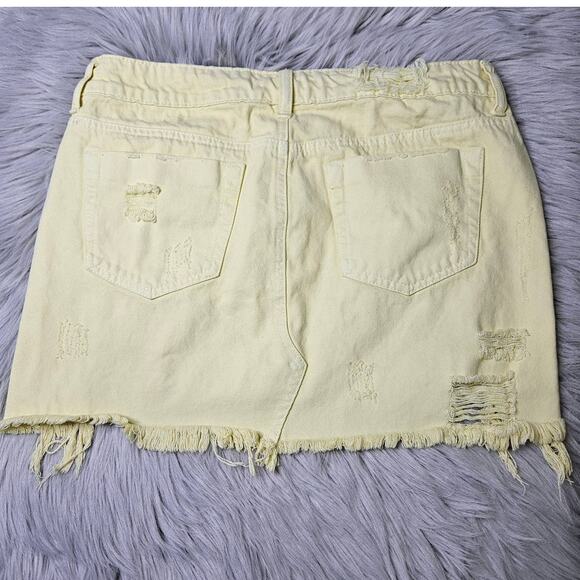 Juniors Litz Yellow Distressed Mini Denim Skirt Size Medium - Picture 2 of 9